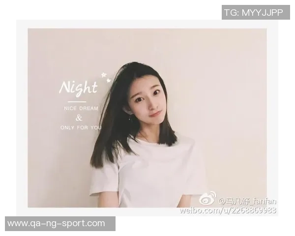 青春活力与时尚碰撞美女穿足球球衣展现别样魅力与风采